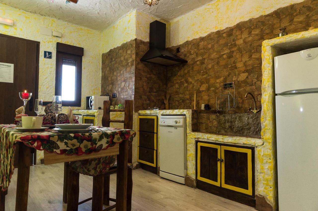 El Eden De Javier Guest House Robledillo Ngoại thất bức ảnh